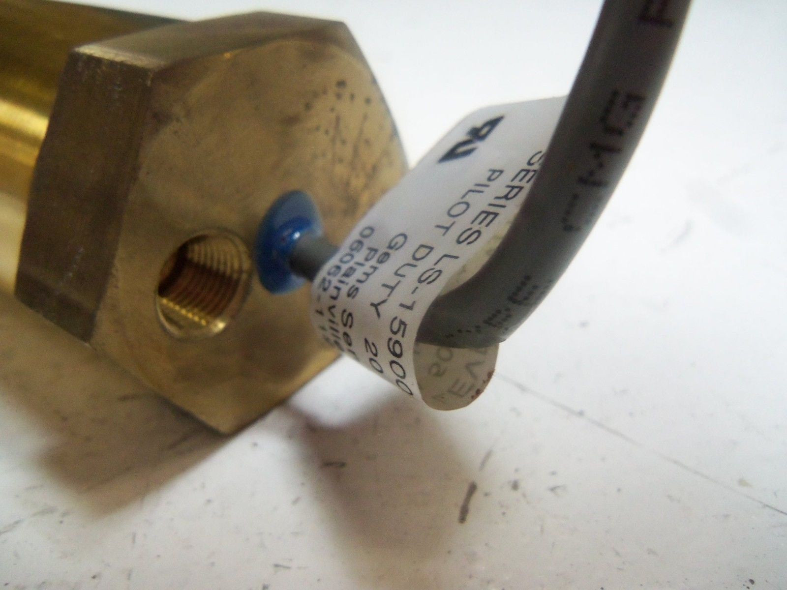 HK 13LB 005 SWITCH OIL LEVEL *NEW IN BOX*
