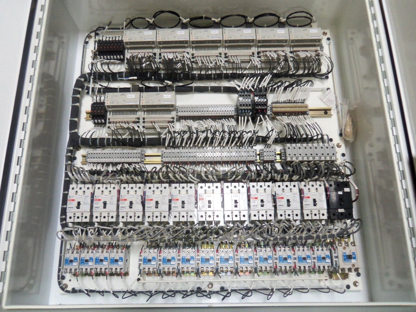 HOFFMAN A-424212WFLP W/ ABB CUTLER HAMMER AND SCHNEIDER *NEW NO BOX*