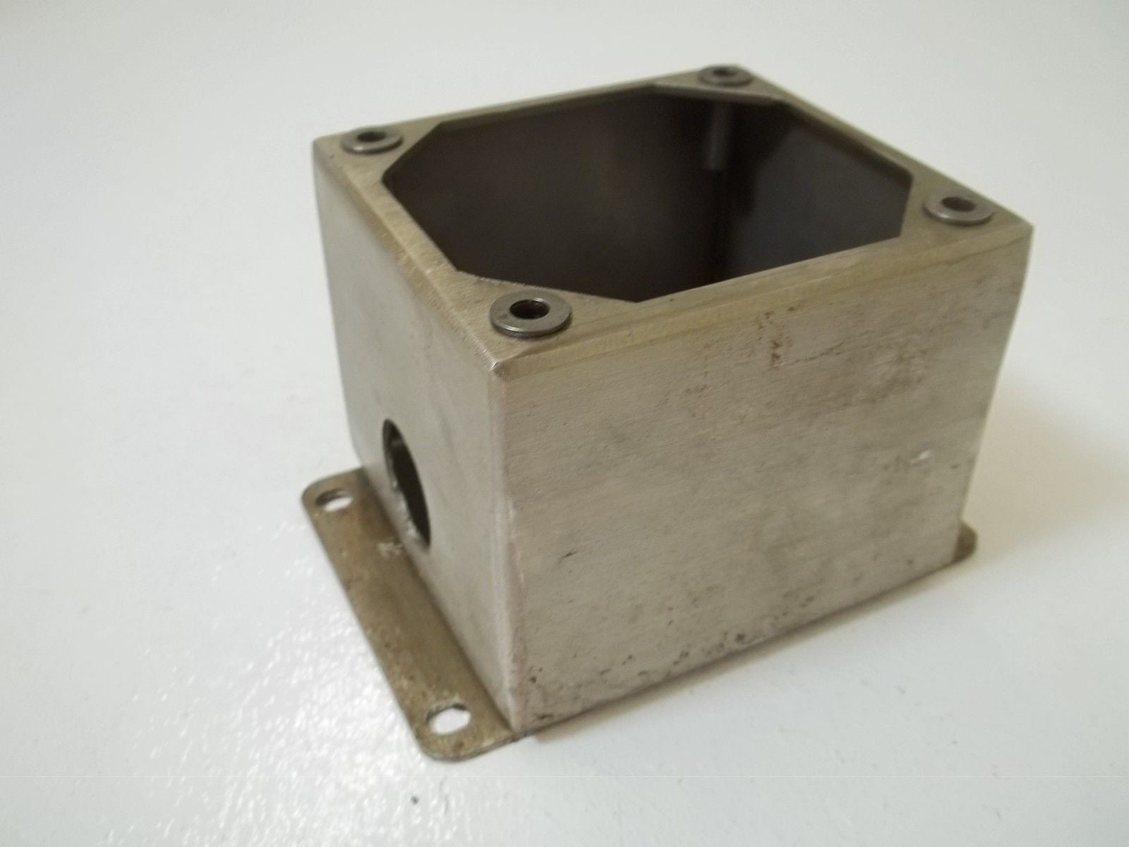 HOFFMAN E1PBGSS PUSHBUTTON ENCLOSURE  (MISSING TOP) *USED*