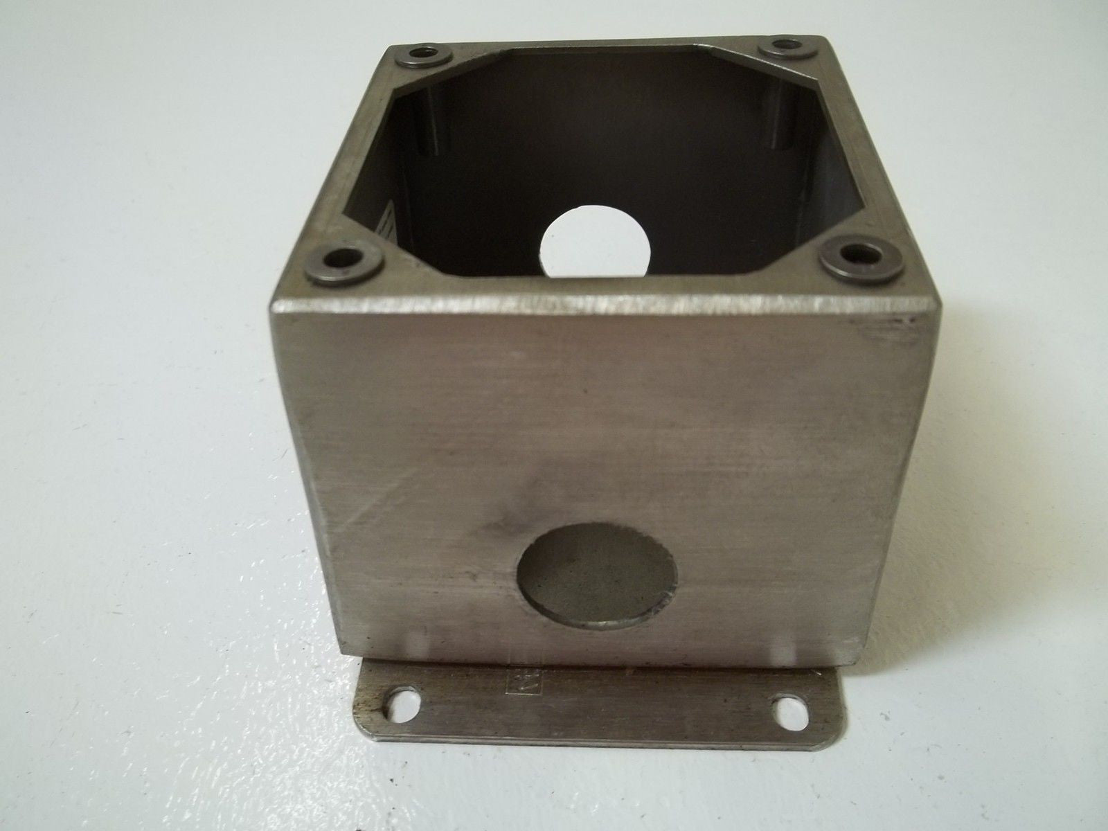 HOFFMAN E1PBGSS PUSHBUTTON ENCLOSURE  (MISSING TOP) *USED*