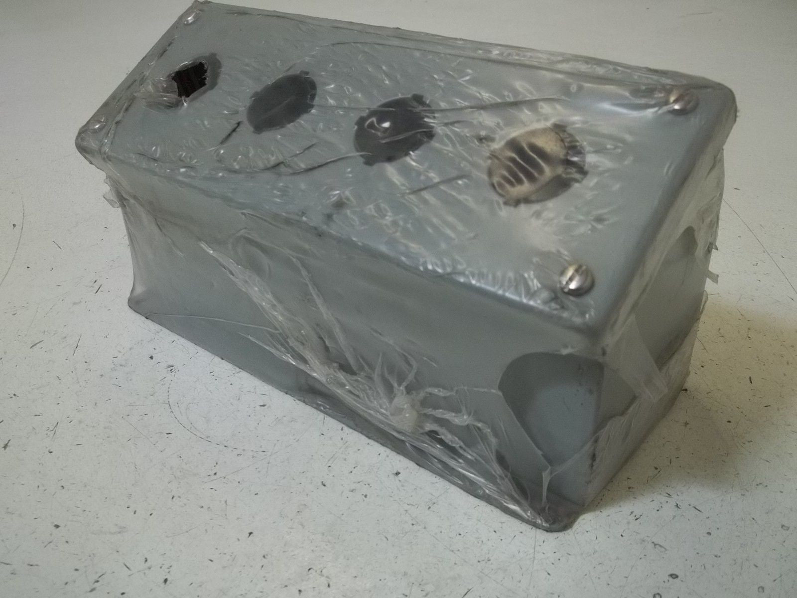 HOFFMAN E4PBA PUSHBUTTON ENCLOSURE *NEW NO BOX*