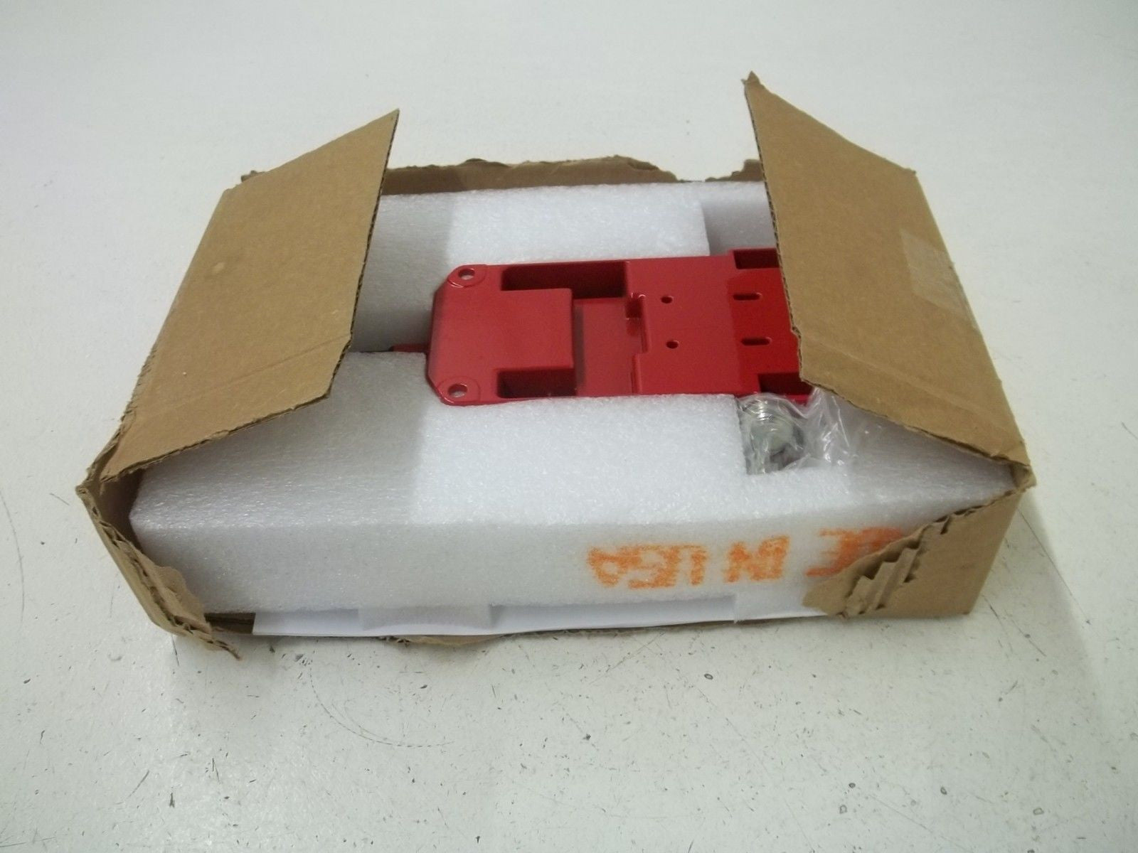 HONEYWELL 1CPSA1 CABLE PULL SWITCH(AS PICTURED) *NEW IN BOX*