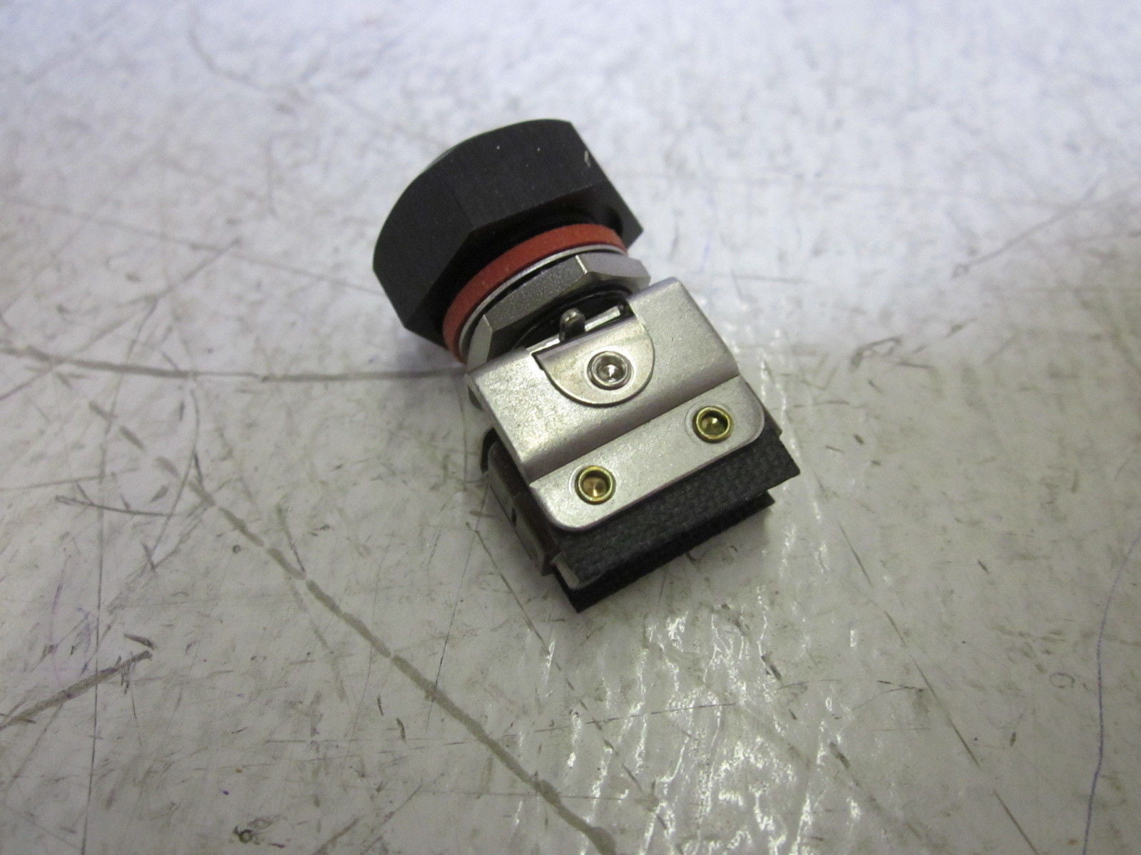 HONEYWELL 1PB4 PUSHBUTTON *NEW IN BOX*