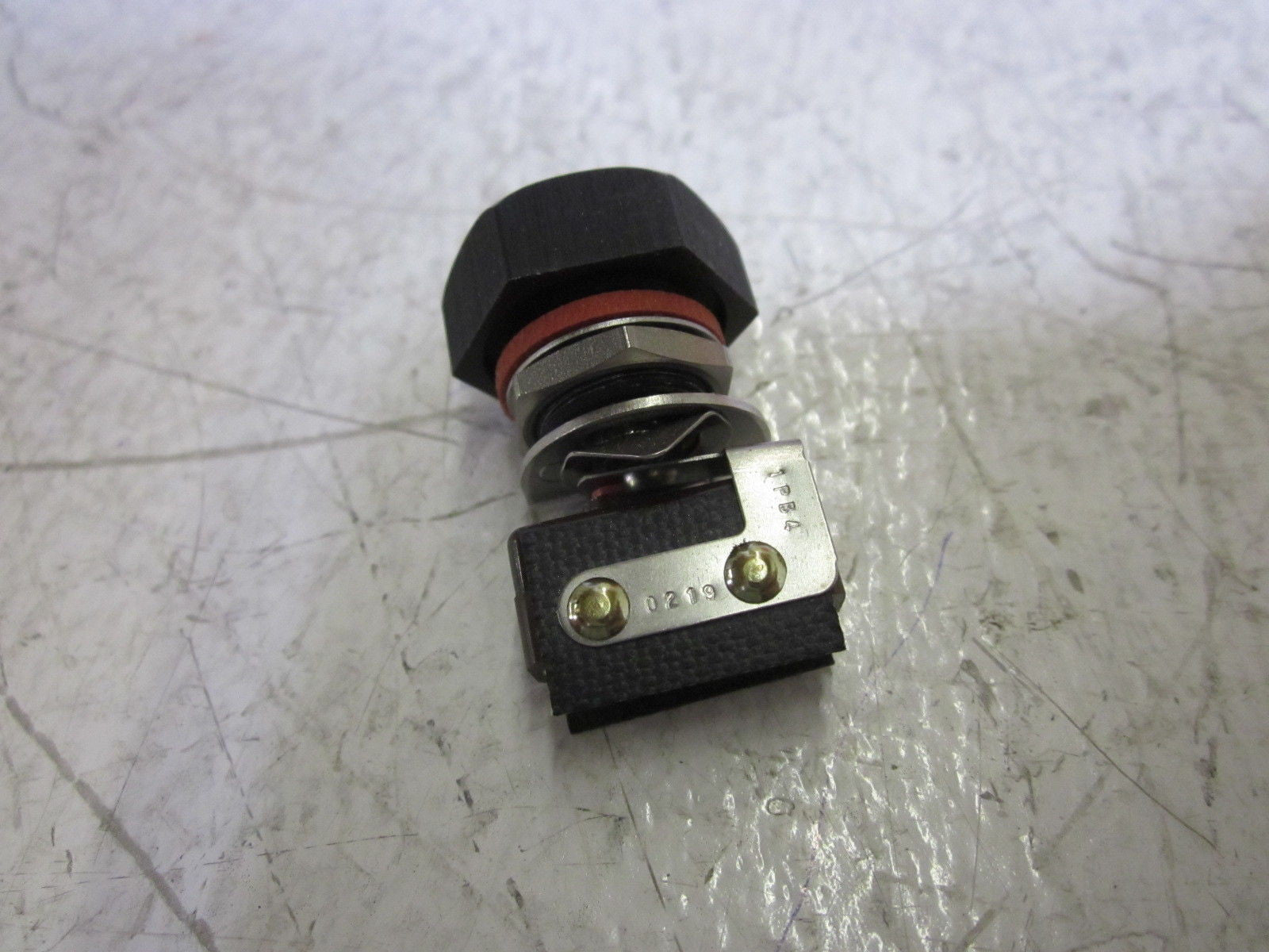 HONEYWELL 1PB4 PUSHBUTTON *NEW IN BOX*