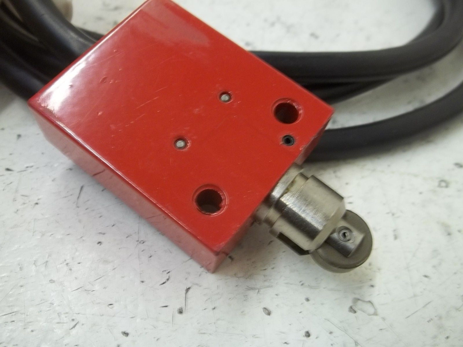 HONEYWELL 24CE2-S2 SAFETY SWITCH *NEW NO BOX*