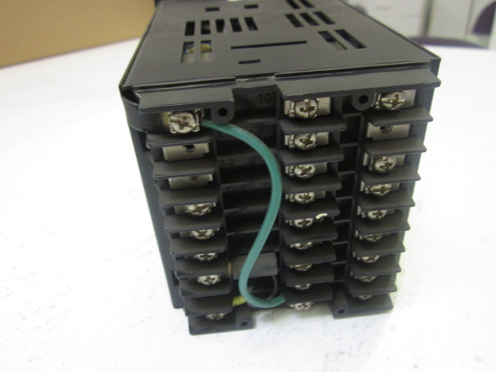 HONEYWELL DC300K-0-000-20-0A00-0 TEMPERATURE CONTROL *USED*