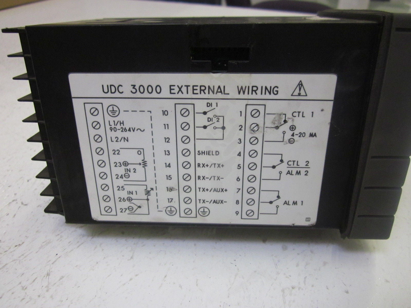 HONEYWELL DC300K-0-000-20-0A00-0 TEMPERATURE CONTROL *USED*