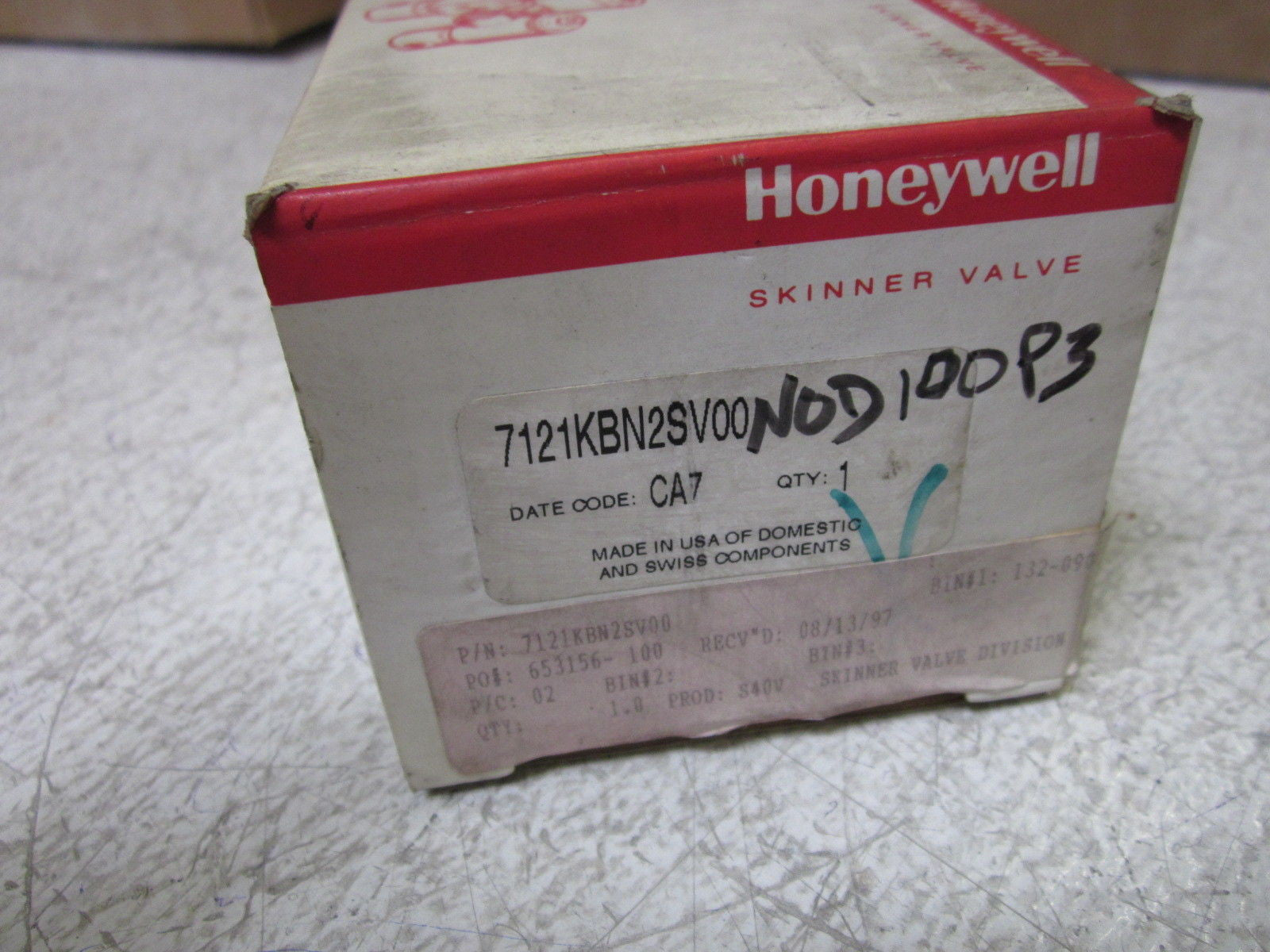 HONEYWELL 7121KBN2SV00 SKINNER VALVE 120V *NEW IN BOX*