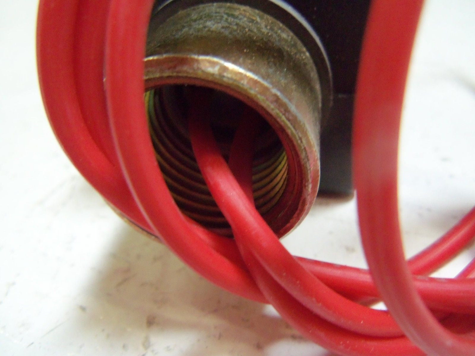 HONEYWELL 71315SN1GNJ1N0H111C1 SKINNER VALVE *USED*