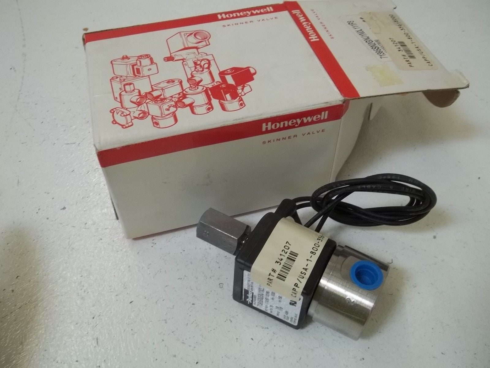 HONEYWELL 71395SN2GNJ1N0L111P3 SKINNER VALVE  120/60 *NEW IN BOX*