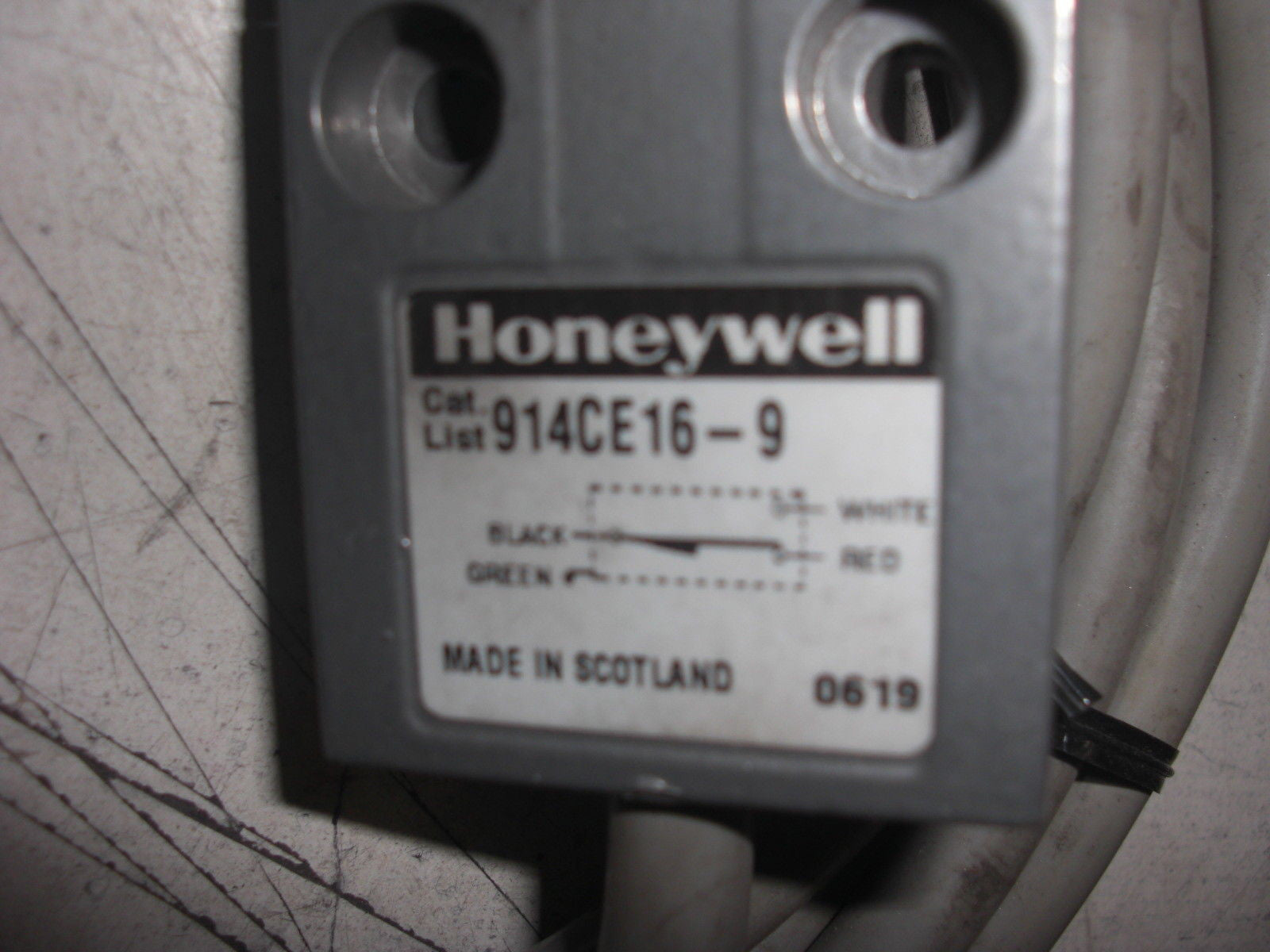 HONEYWELL 914CE16-9 LIMIT SWITCH *USED*