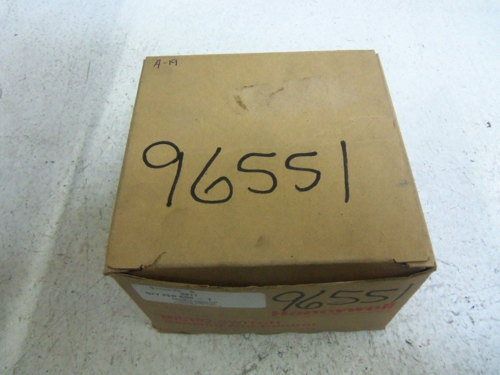 HONEYWELL 914CE22-6 LIMIT SWITCH *NEW IN BOX*