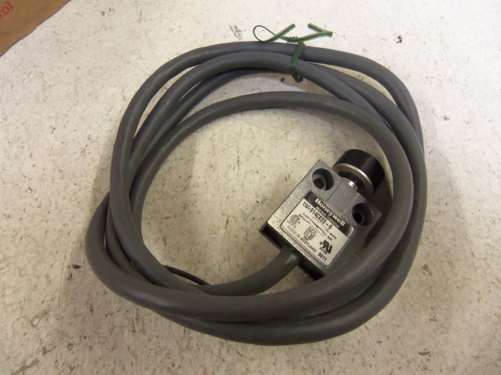 HONEYWELL 914CE22-6 LIMIT SWITCH *NEW IN BOX*