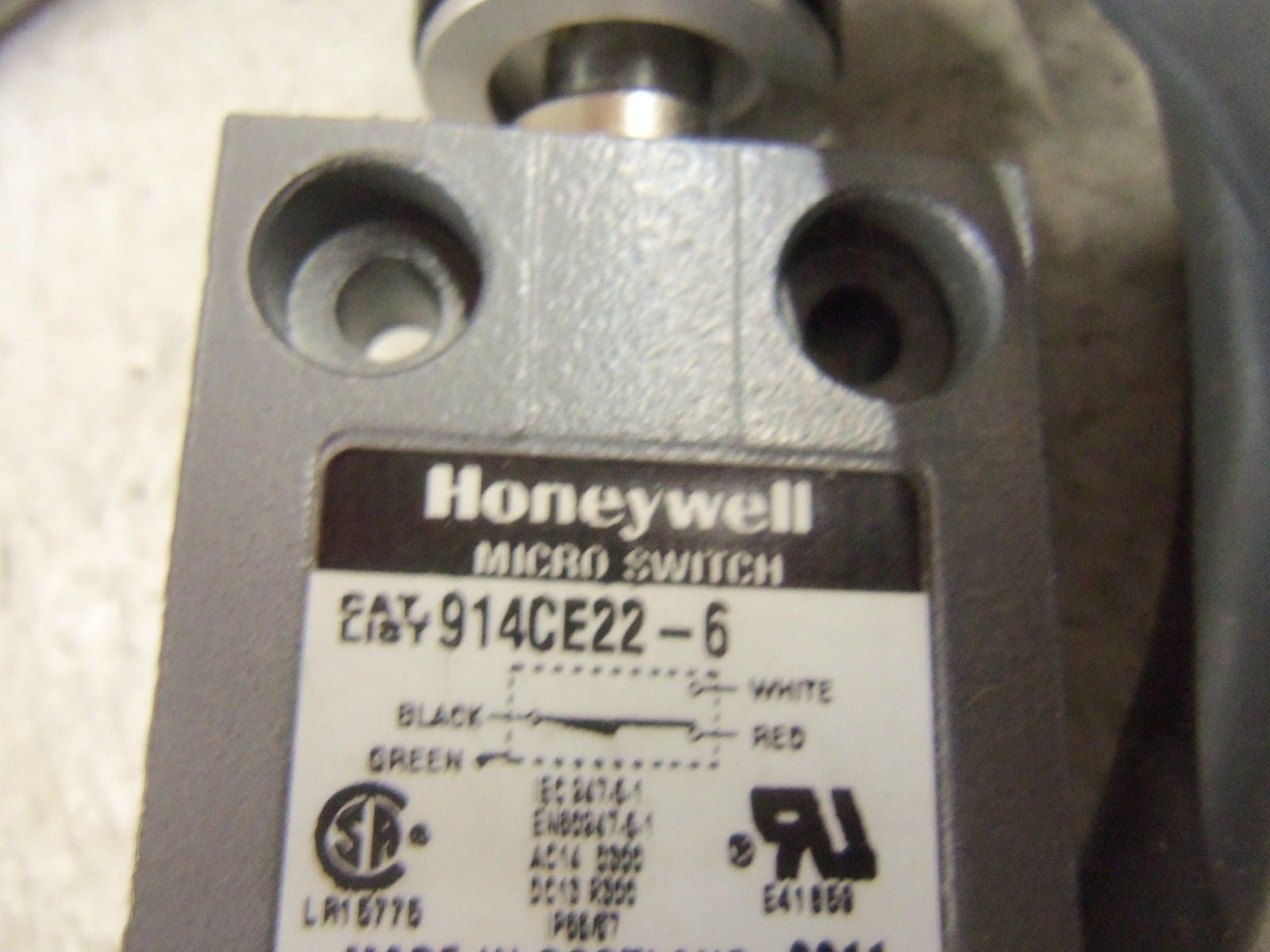 HONEYWELL 914CE22-6 LIMIT SWITCH *NEW IN BOX*