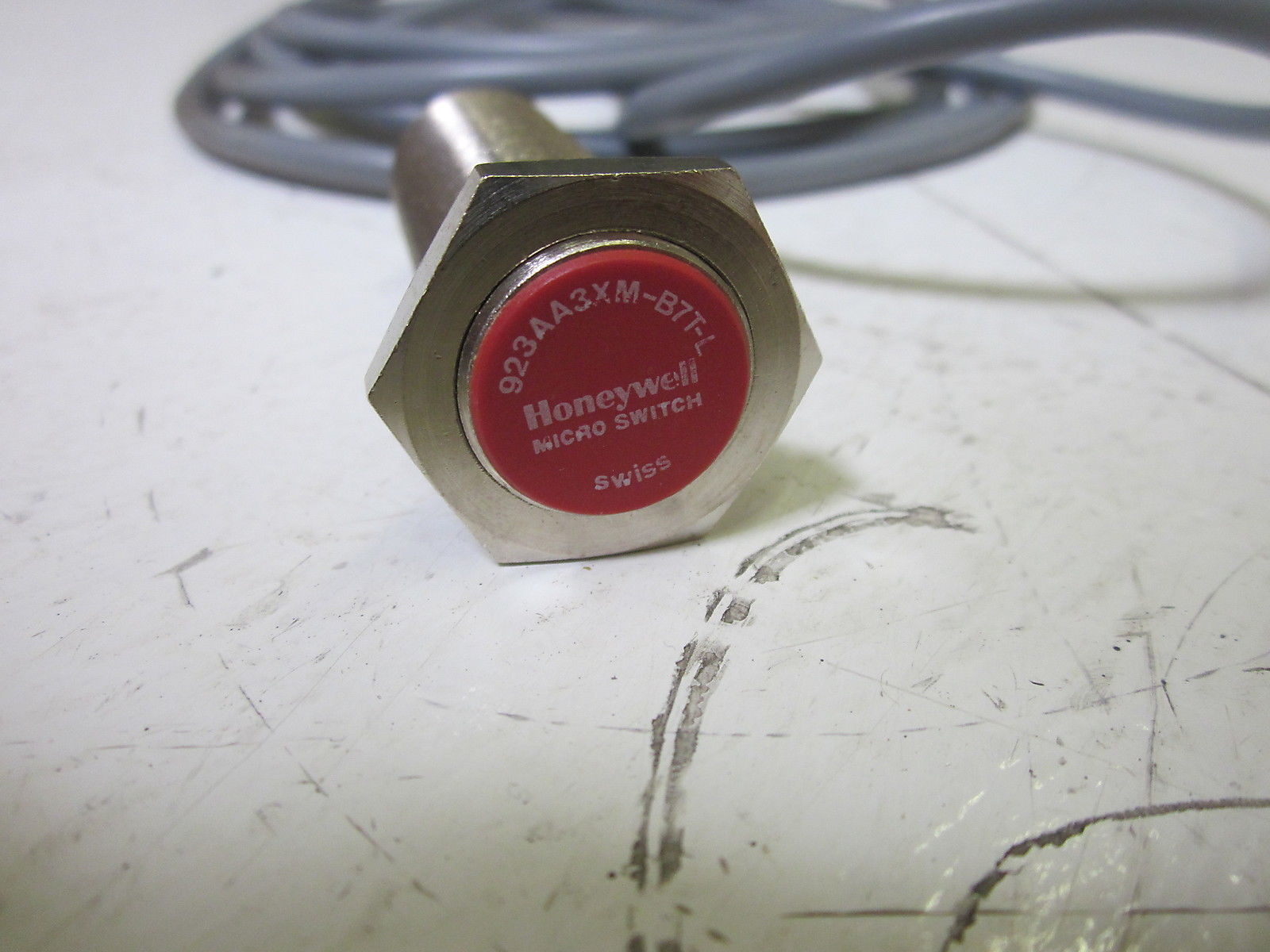 HONEYWELL 923AA3XM-B7T-L PROXIMITY SWITCH  *USED*