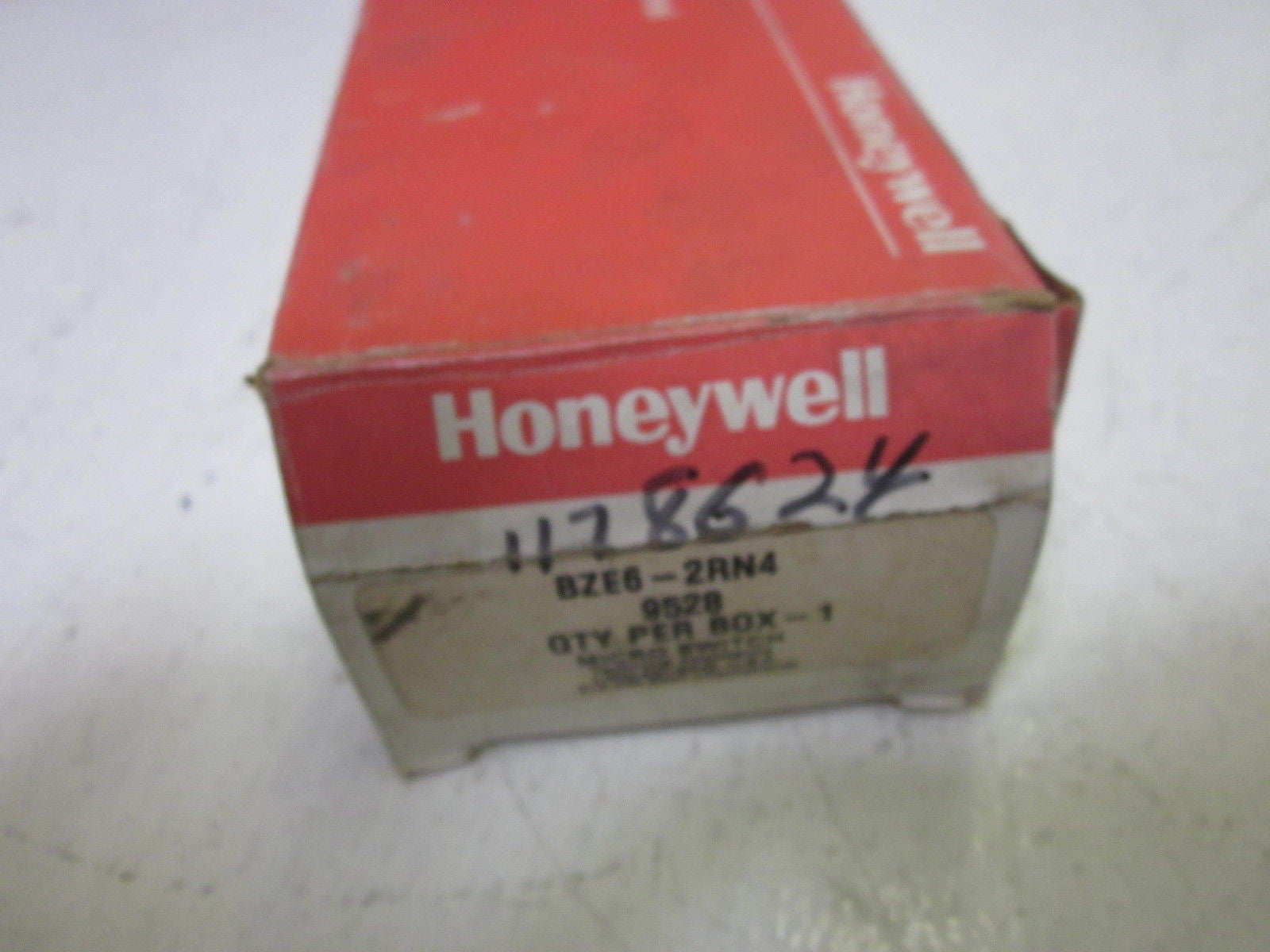 HONEYWELL BZE6-2RN4 LIMIT SWITCH *NEW IN BOX*