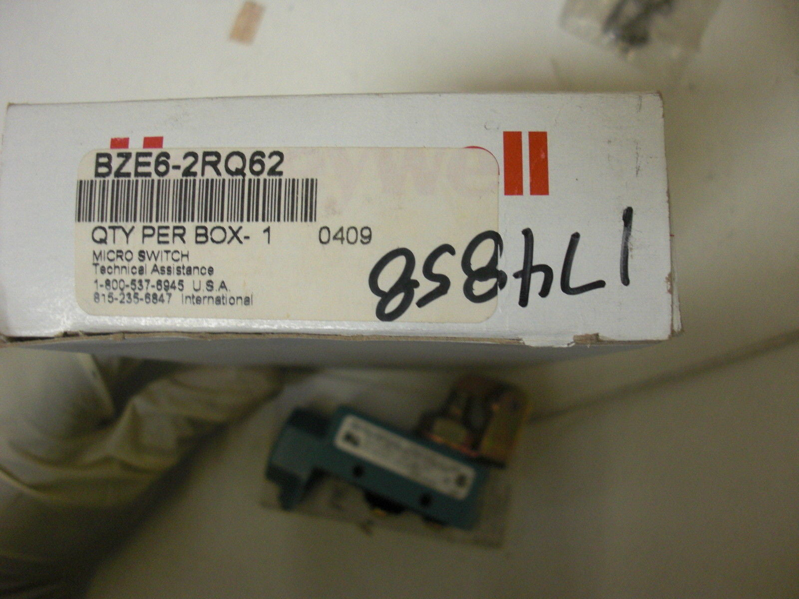 HONEYWELL BZE6-2RQ62 LIMIT SWITCH *NEW IN THE BOX*