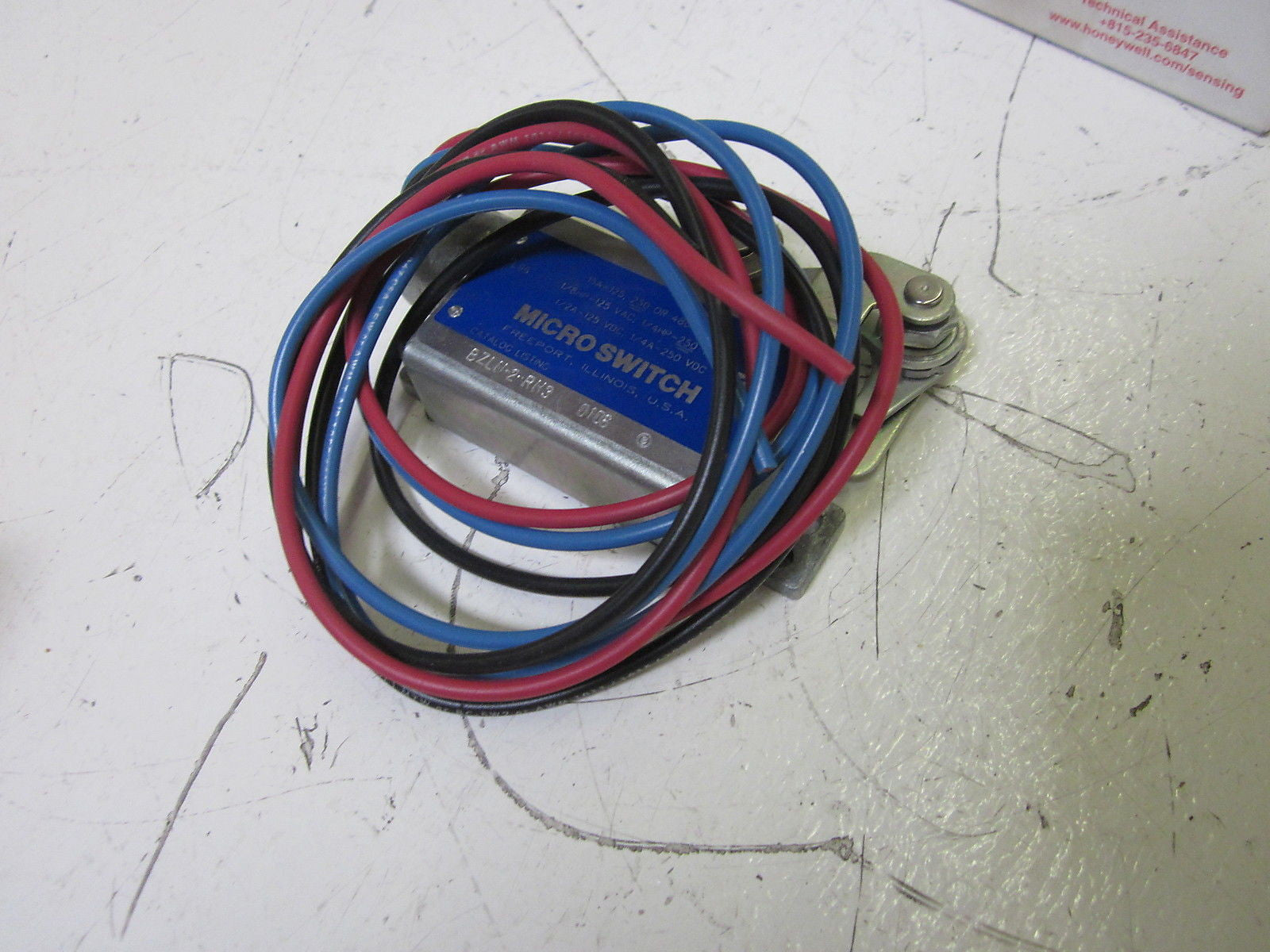 HONEYWELL BZLN-2-RH3 LIMIT SWITCH *NEW IN BOX*