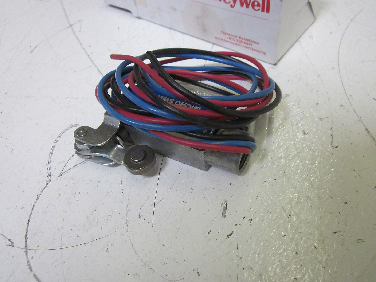 HONEYWELL BZLN-2-RH3 LIMIT SWITCH *NEW IN BOX*