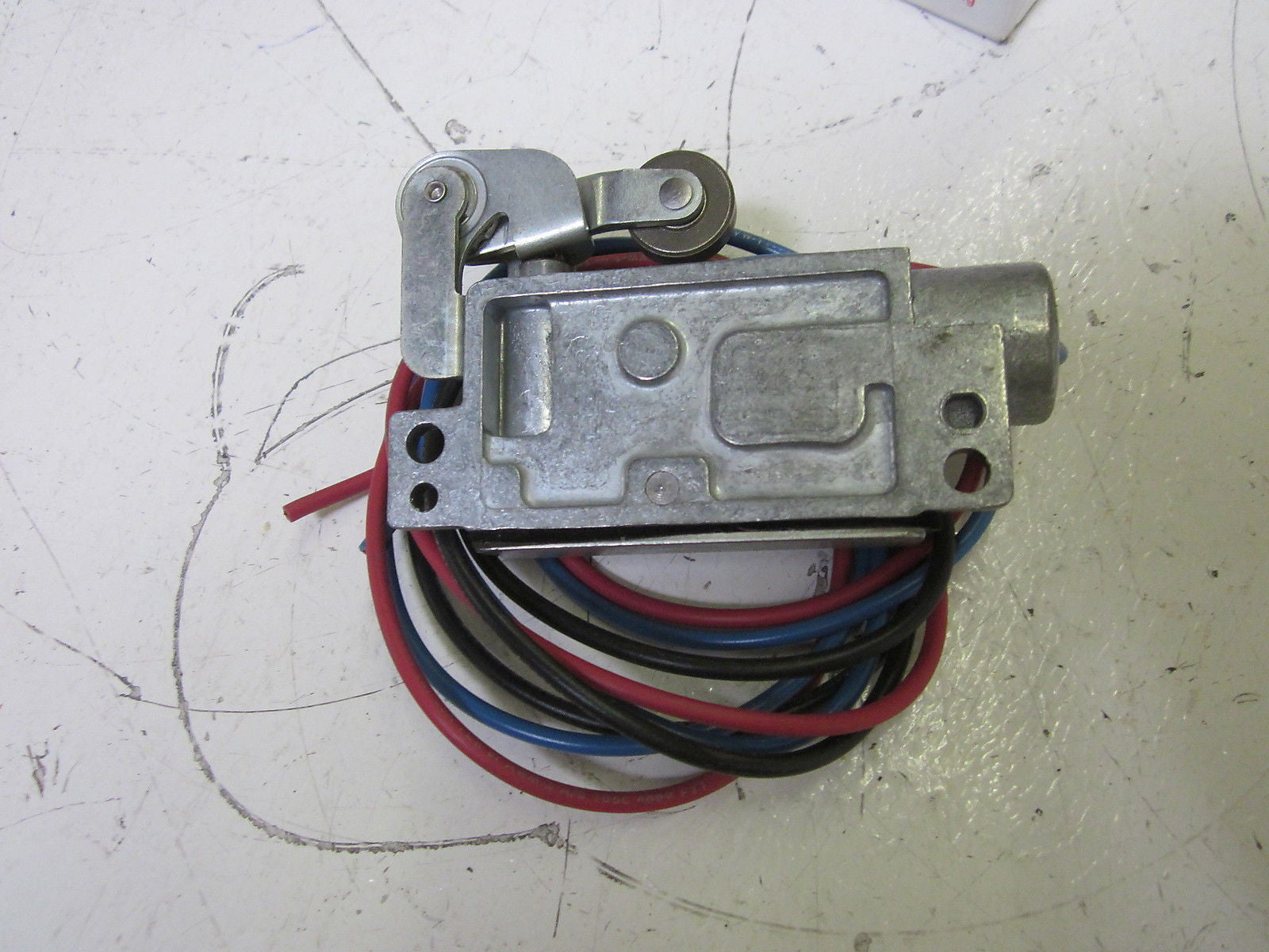 HONEYWELL BZLN-2-RH3 LIMIT SWITCH *NEW IN BOX*