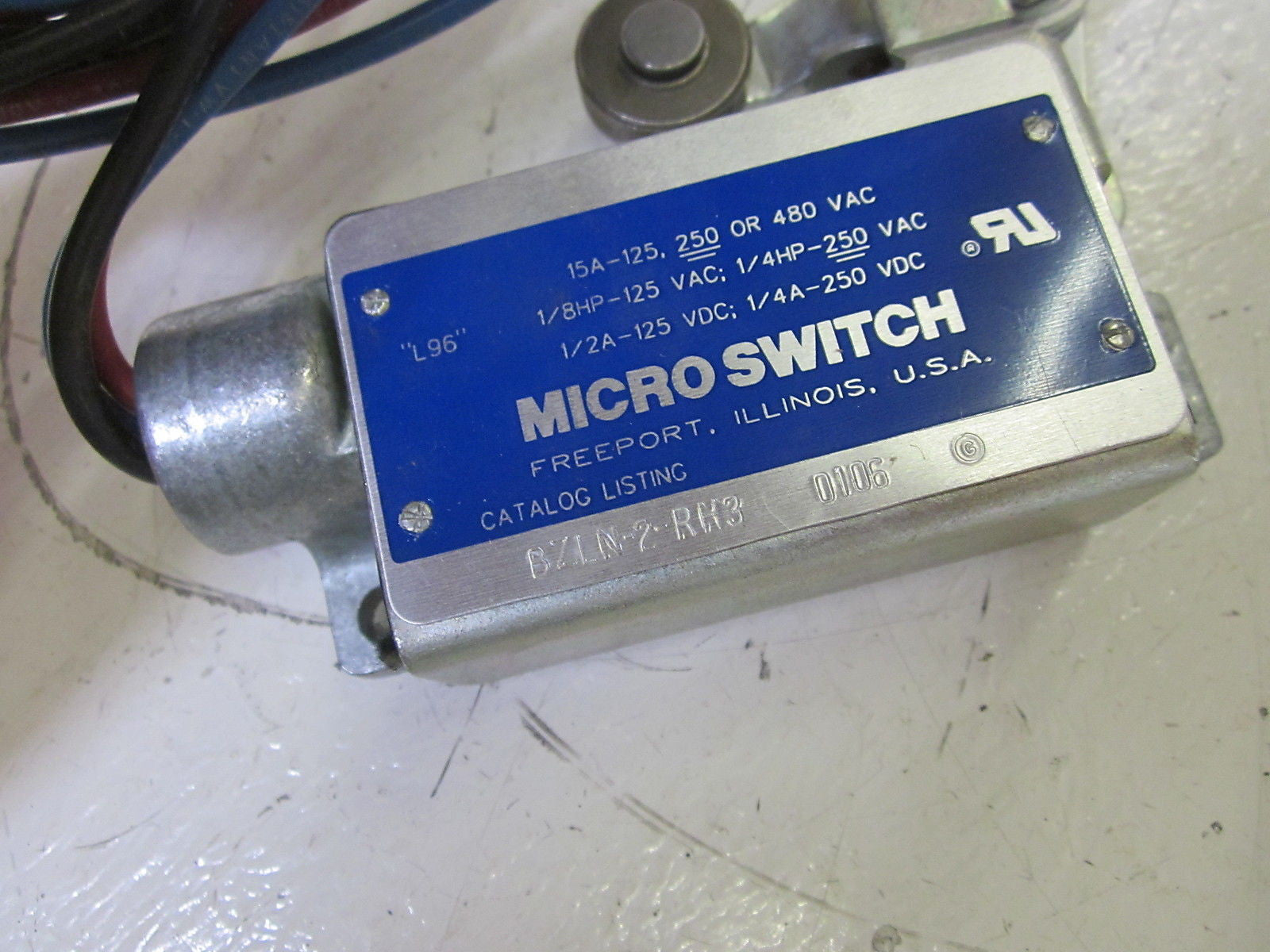 HONEYWELL BZLN-2-RH3 LIMIT SWITCH *NEW IN BOX*