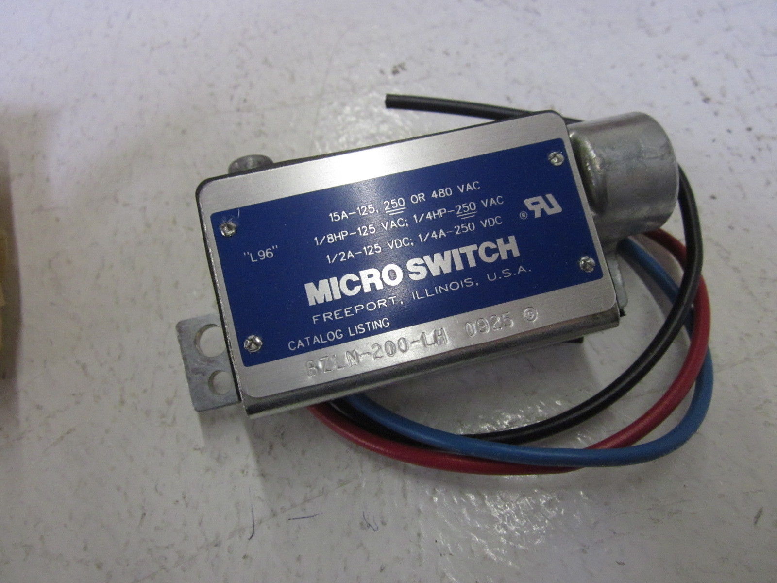 MICROSWITCH BZLN-200-LH LIMIT SWITCH *USED*