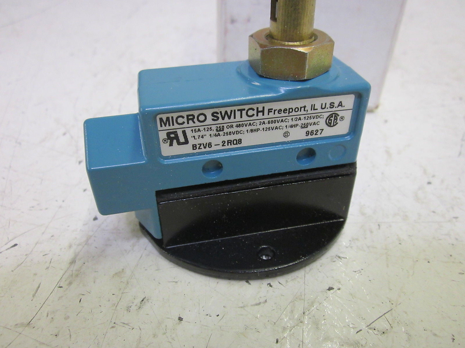 HONEYWELL BZV6-2RQ8 LIMIT SWITCH  *NEW IN BOX*