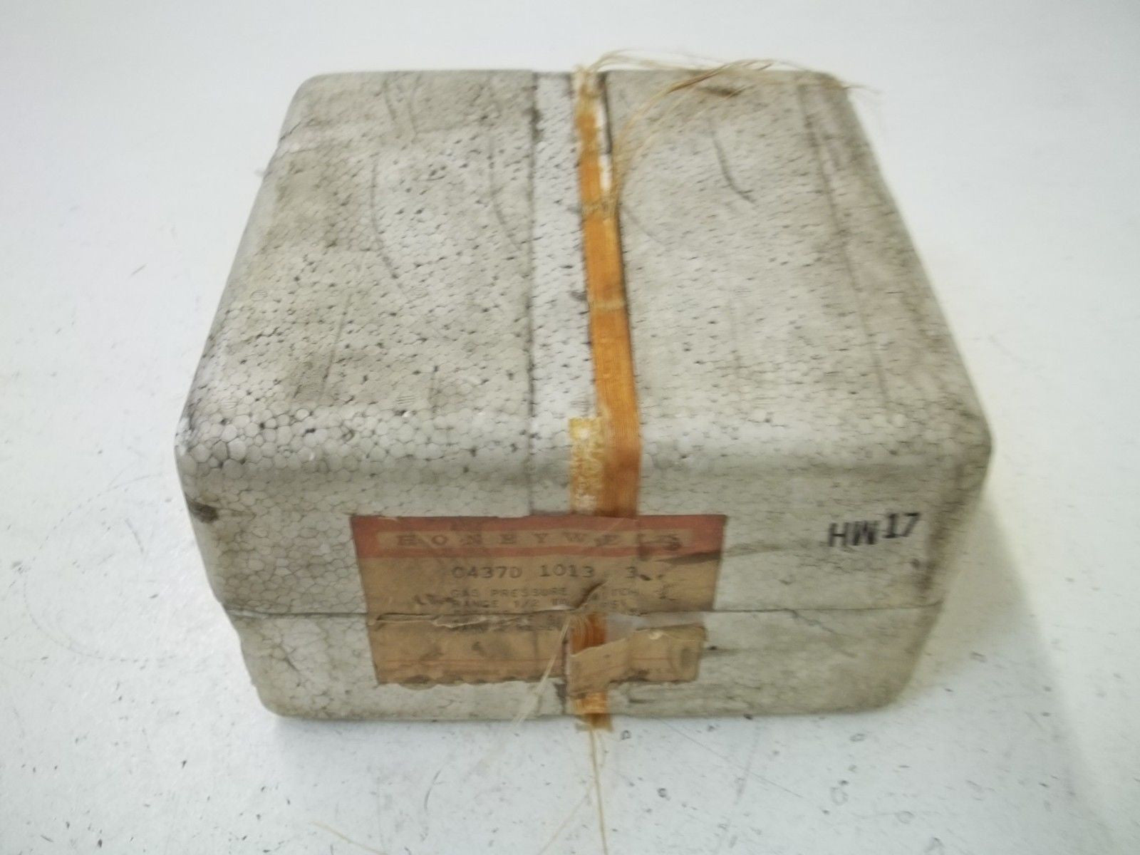 HONEYWELL C437D1013 GAS PRESSURE SWITCH *ORIGINAL PACKAGE*