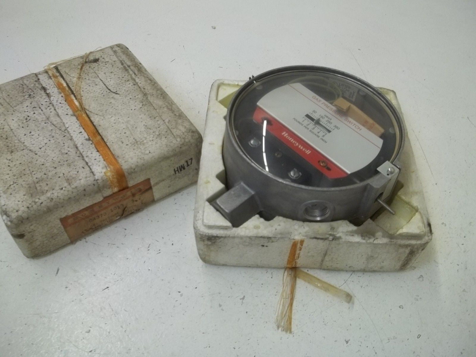 HONEYWELL C437D1013 GAS PRESSURE SWITCH *ORIGINAL PACKAGE*