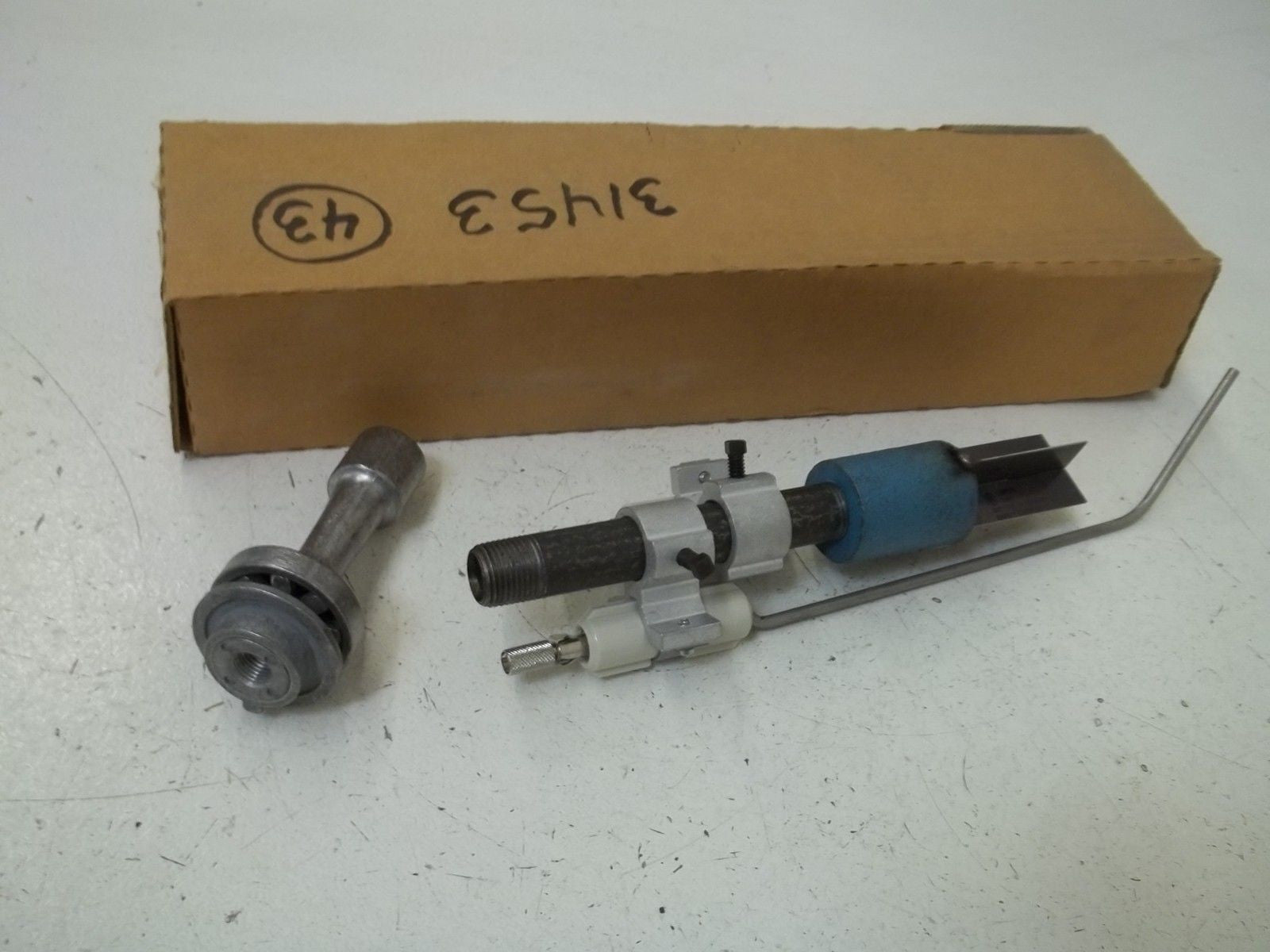 HONEYWELL C7005B1035 NAT-GAS PILOT BURNER W/KANTHAL FLAME ROD *NEW IN BOX*