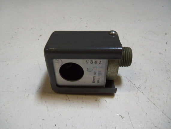 HONEYWELL C7007A 1001 FLAME ROD HOLDER *USED*