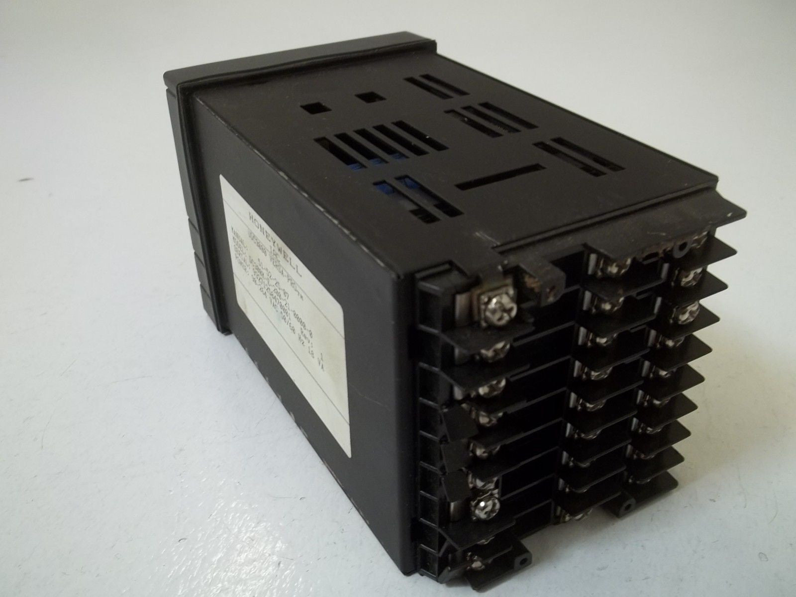 HONEYWELL UDC3000 VERSA-PRO DC300K-E-200-21-0000-0 TEMPERATURE CONTROLLER *USED*