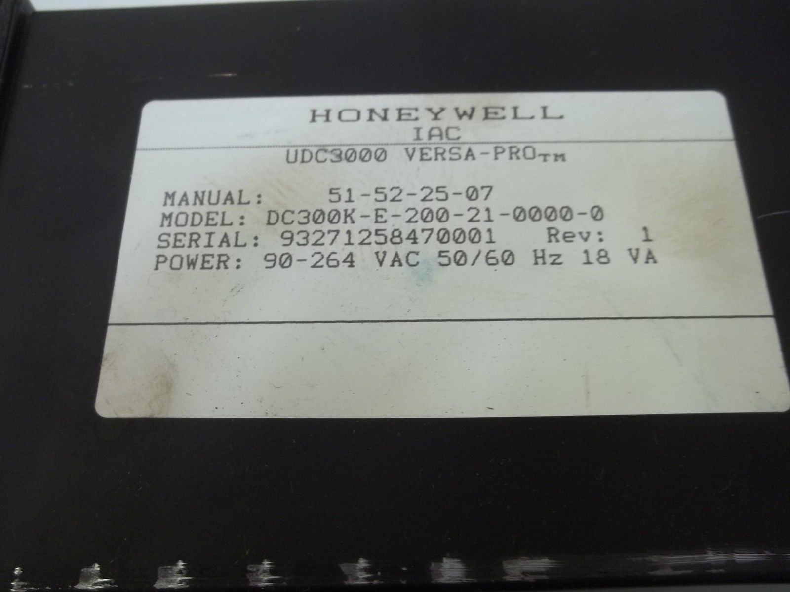 HONEYWELL UDC3000 VERSA-PRO DC300K-E-200-21-0000-0 TEMPERATURE CONTROLLER *USED*