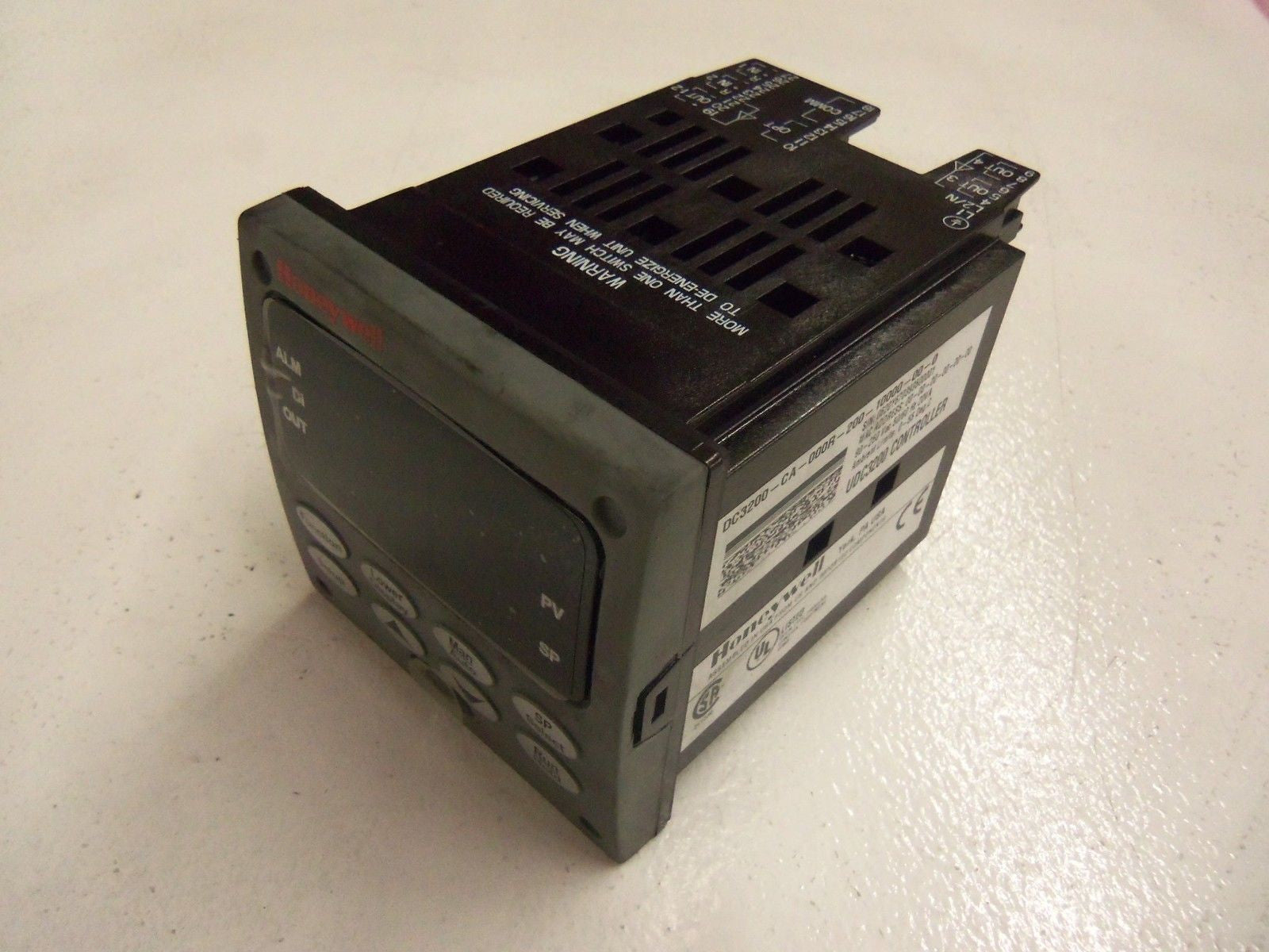 HONEYWELL DC3200-CA-000R-200-10000-00-0 *USED*