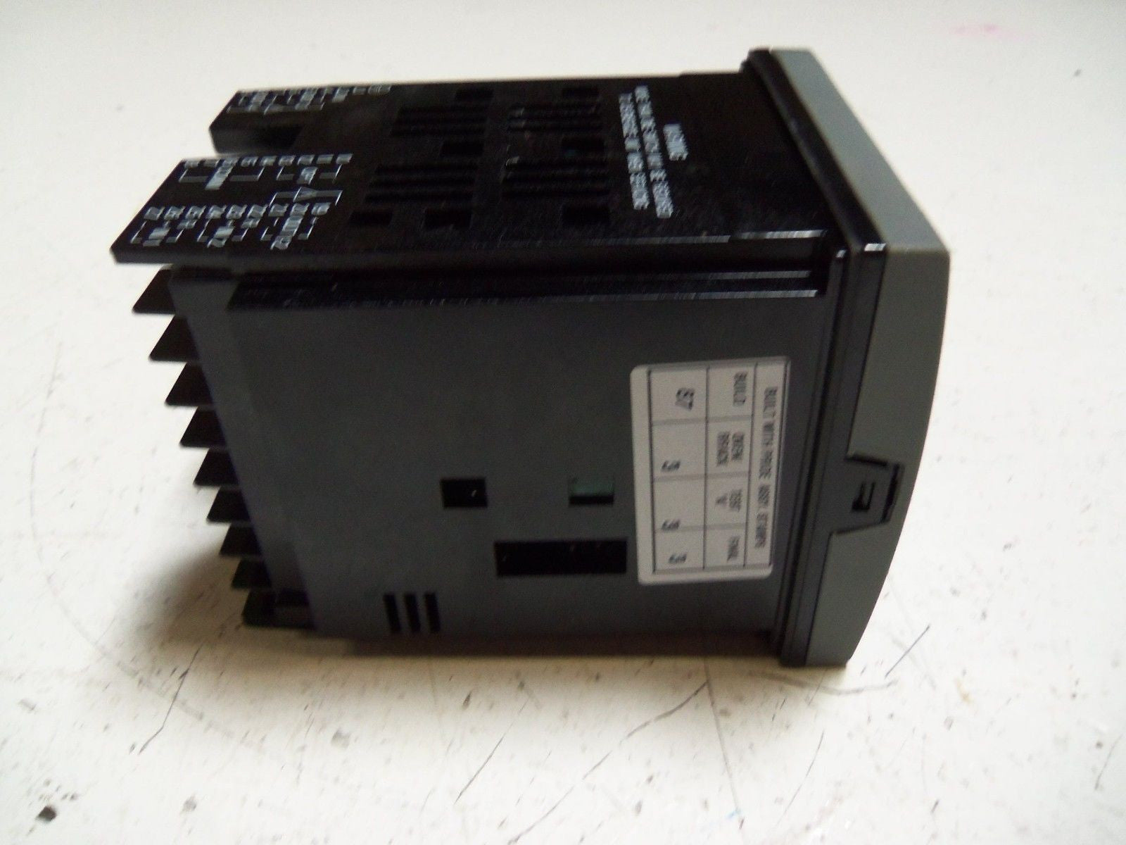HONEYWELL UDC3200 DC3200-CE-000R-200-0000-E0-0 CONTROLLER *NEW NO BOX*