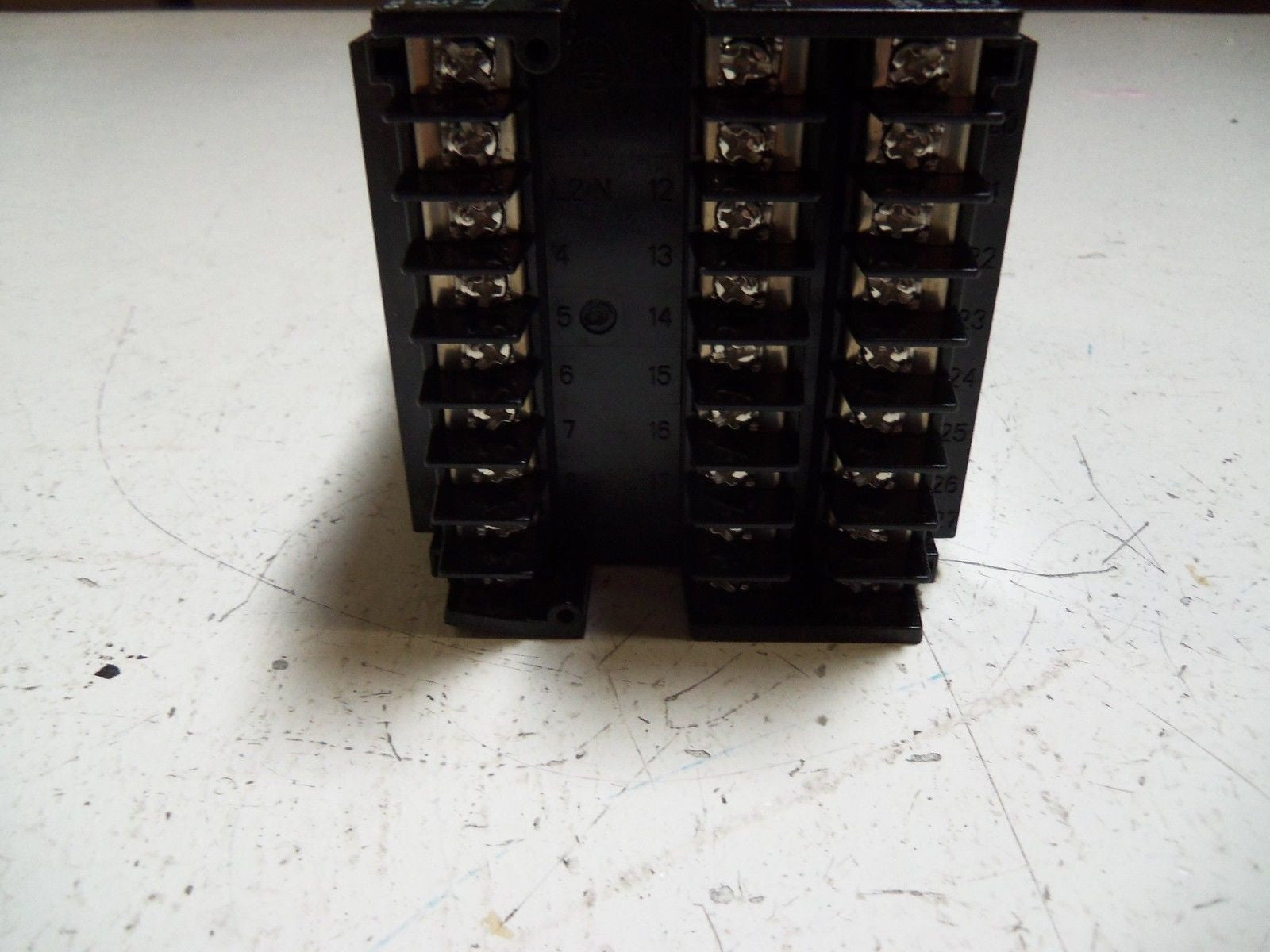 HONEYWELL UDC3200 DC3200-CE-000R-200-0000-E0-0 CONTROLLER *NEW NO BOX*