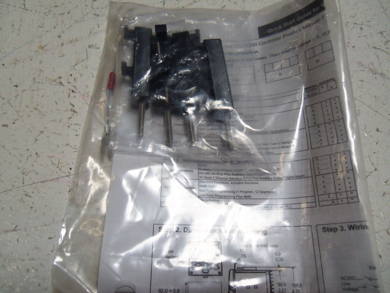 HONEYWELL UDC3200 DC3200-CE-000R-200-0000-E0-0 CONTROLLER *NEW NO BOX*