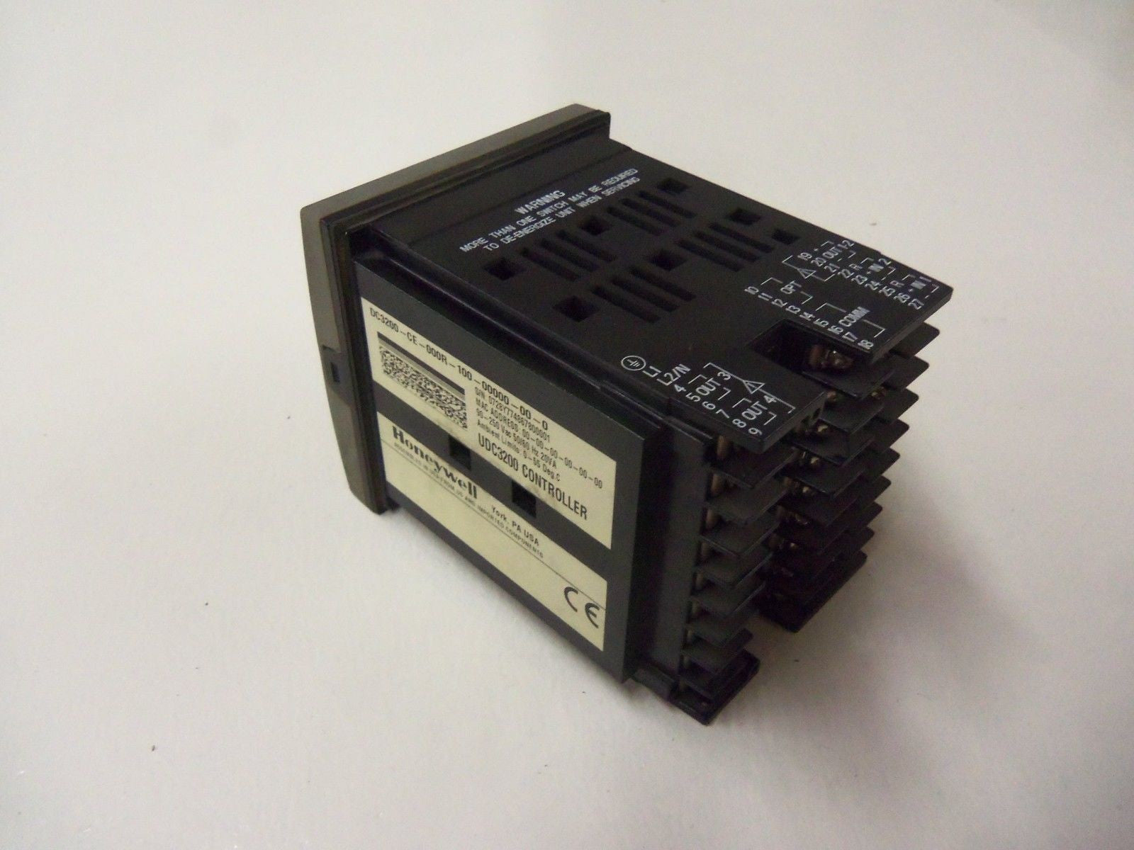 HONEYWELL  DC3200-CE-000R-100-00000-00-0  *USED*