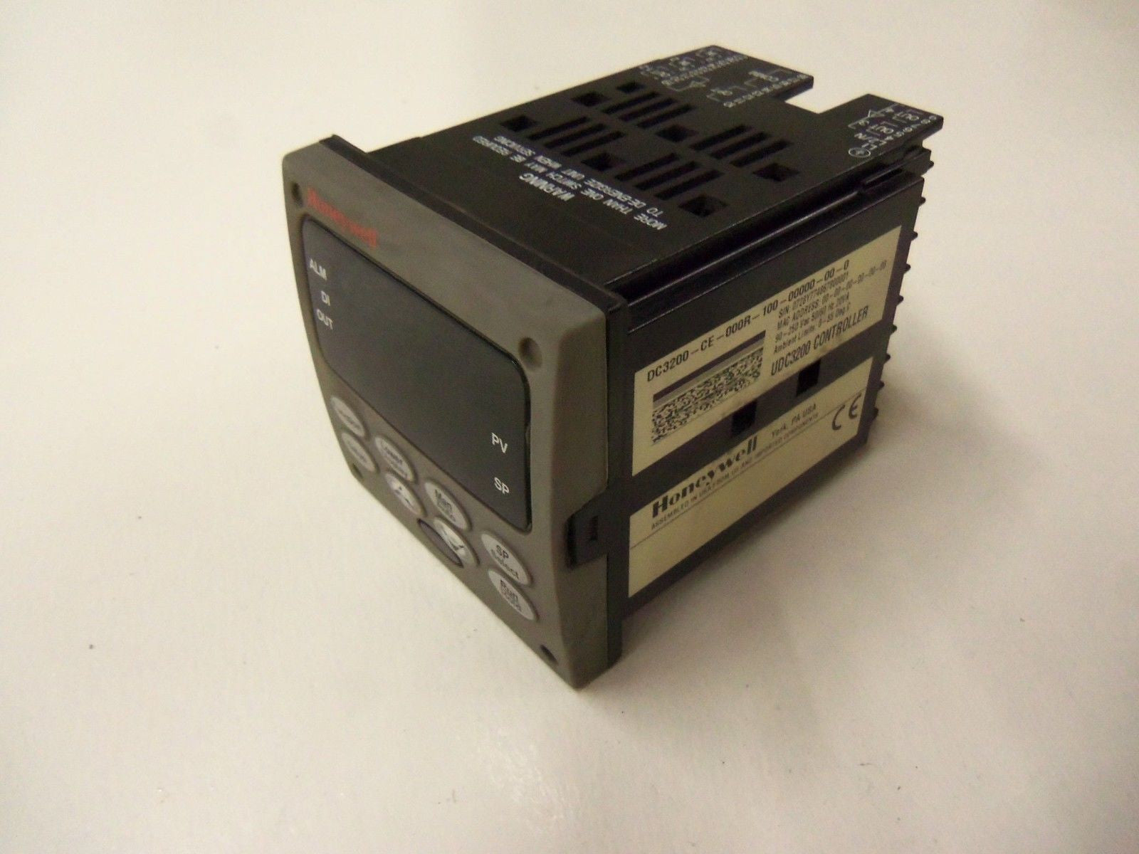 HONEYWELL  DC3200-CE-000R-100-00000-00-0  *USED*