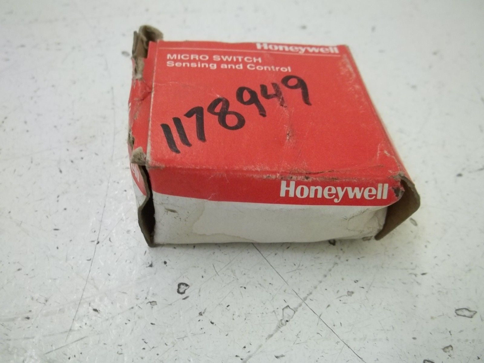 HONEYWELL DT-2RV212-A7 LIMIT SWITCH *NEW IN BOX*
