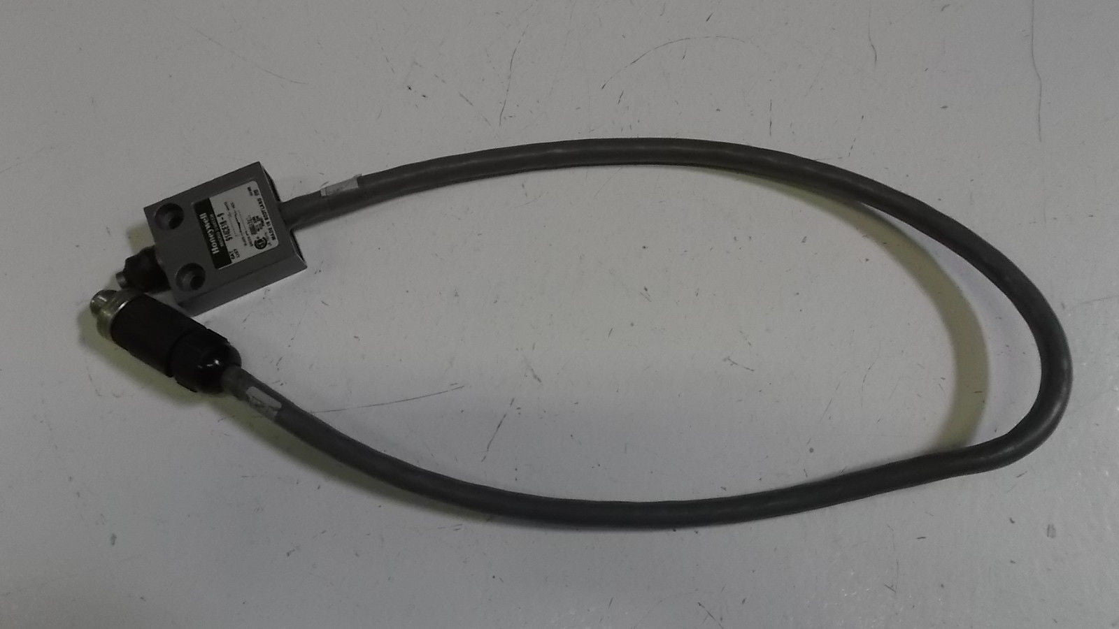 HONEYWELL ELECTRO MECHANICAL LIMIT SWITCH 914CE18-9 *USED*