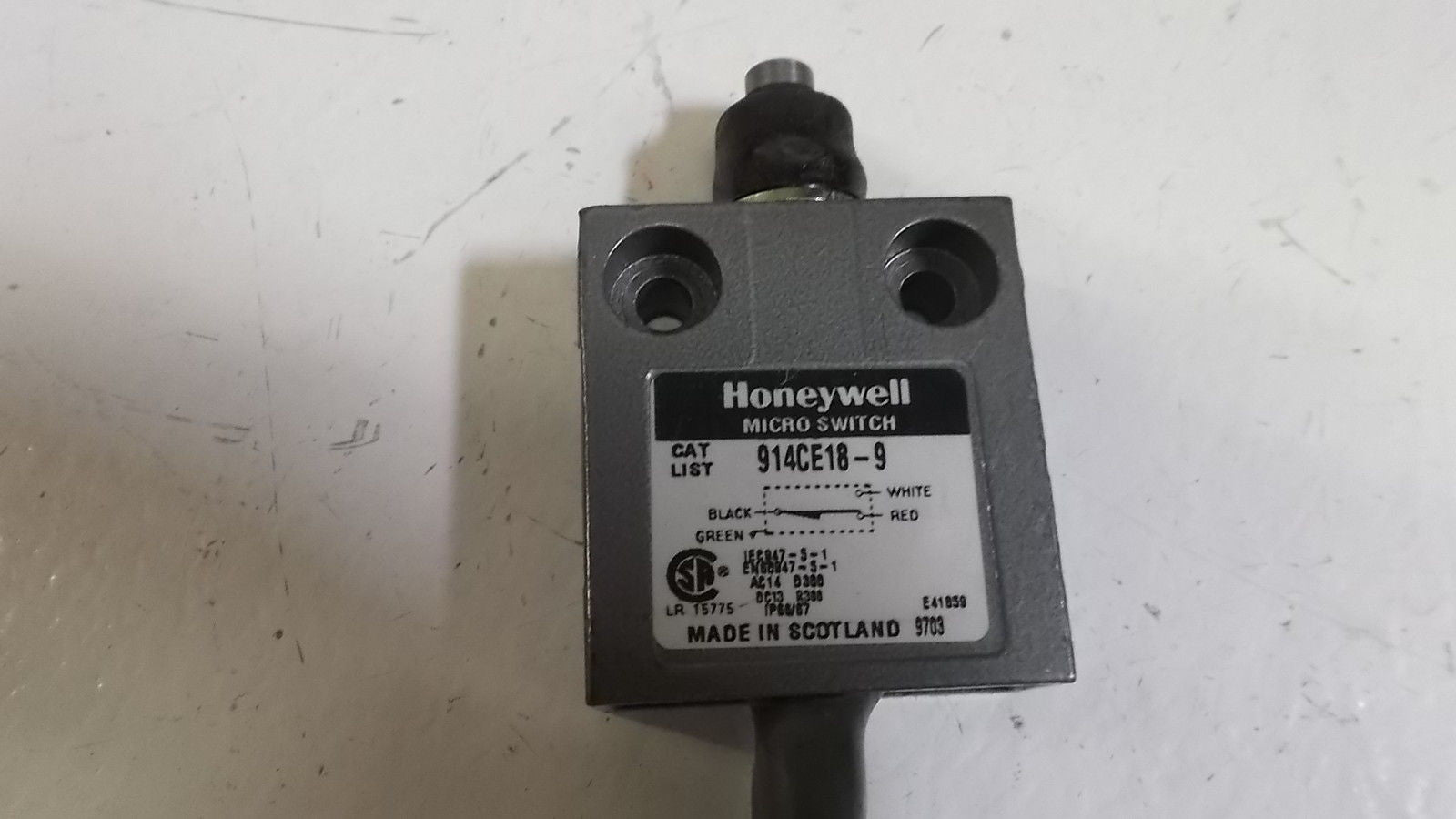 HONEYWELL ELECTRO MECHANICAL LIMIT SWITCH 914CE18-9 *USED*
