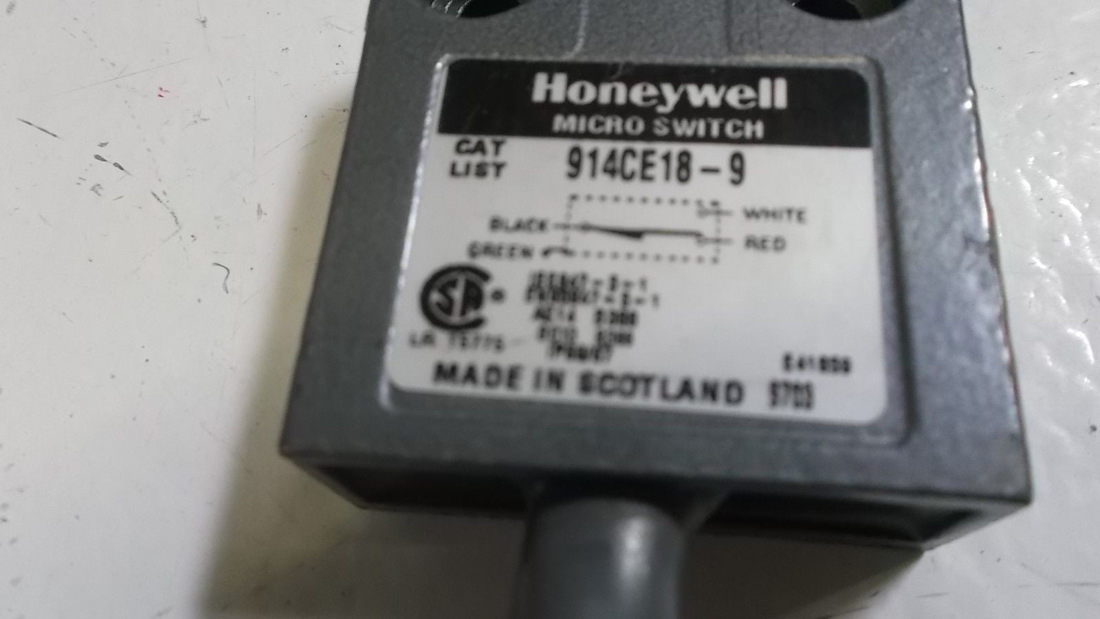 HONEYWELL ELECTRO MECHANICAL LIMIT SWITCH 914CE18-9 *USED*