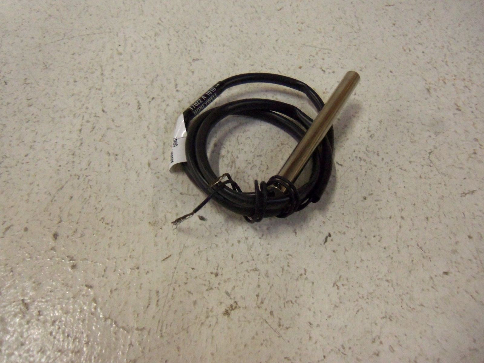 HONEYWELL T7022A1010 REMOTE TEMPERATURE SENSOR *NEW IN BOX*