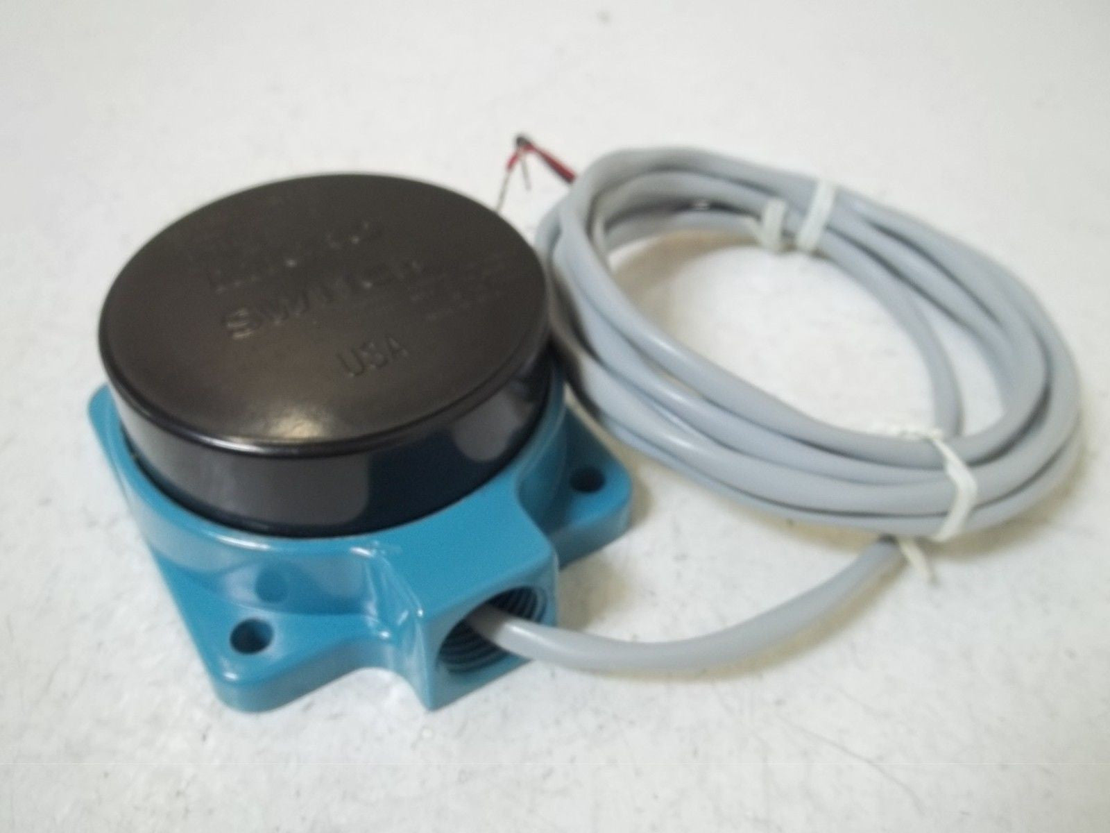 HONEYWELL FYDD32C4-2 PROXIMITY SENSOR *NEW IN BOX*