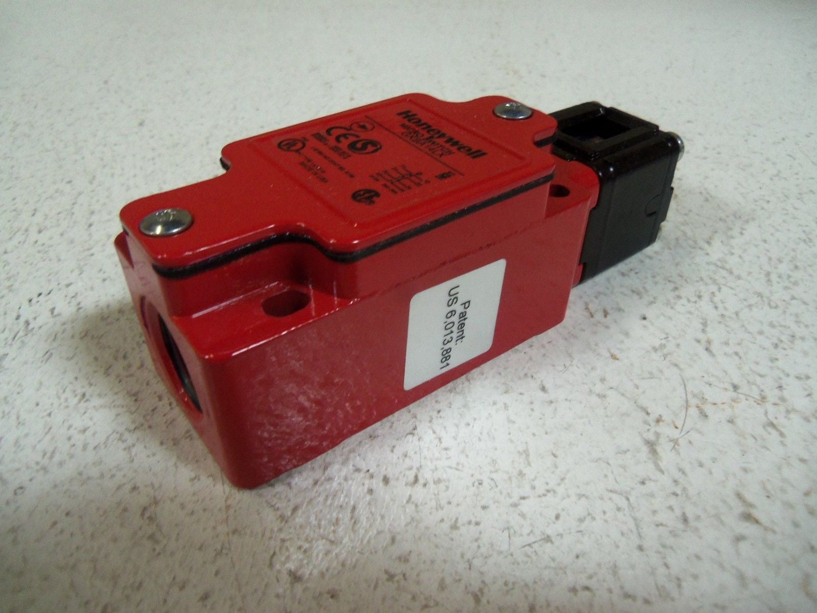 HONEYWELL GKBA14LX SAFETY INTERLOCK SWITCH  *NEW NO BOX*