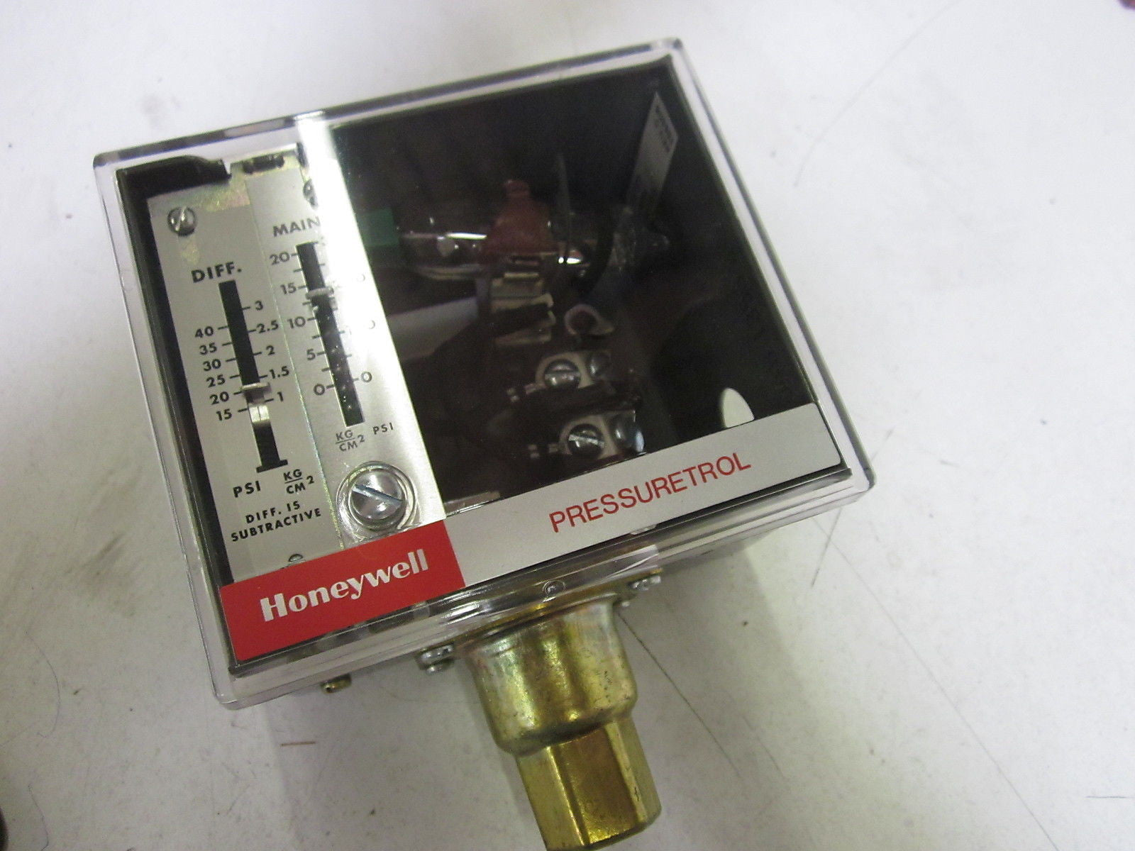 HONEYWELL L4048 1353 *NEW NO BOX*