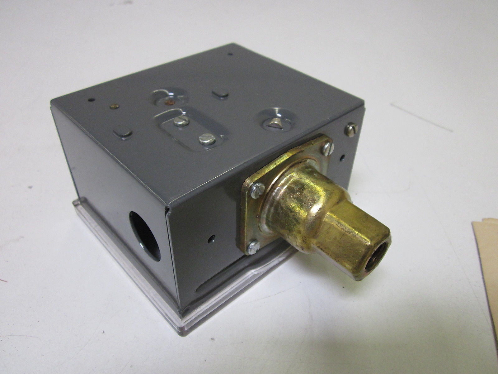 HONEYWELL L4048 1353 *NEW NO BOX*