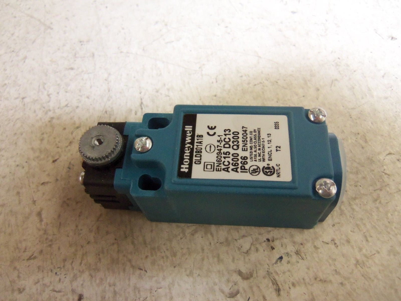 HONEYWELL LIMIT SWITCH GLDB01A1B *NEW IN BOX*
