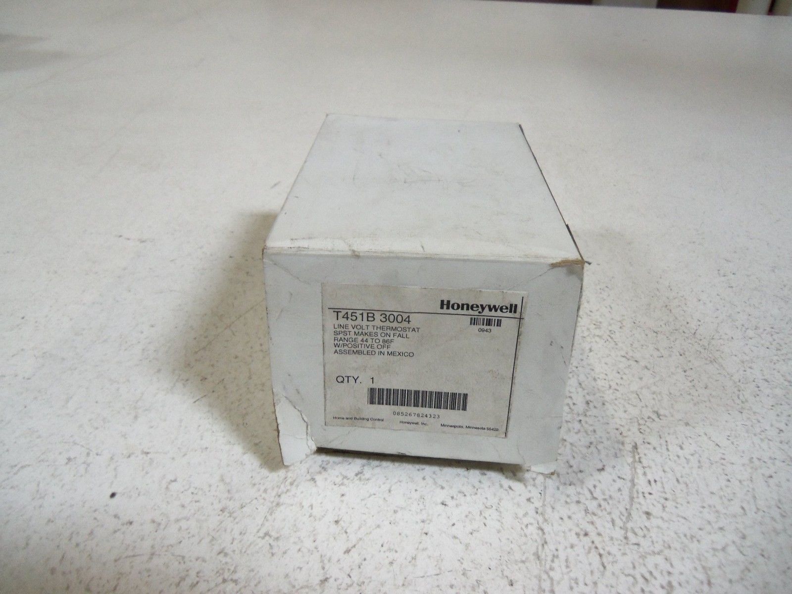 HONEYWELL LINE VOLT THERMOSTAT T451B-3004 *NEW IN BOX*